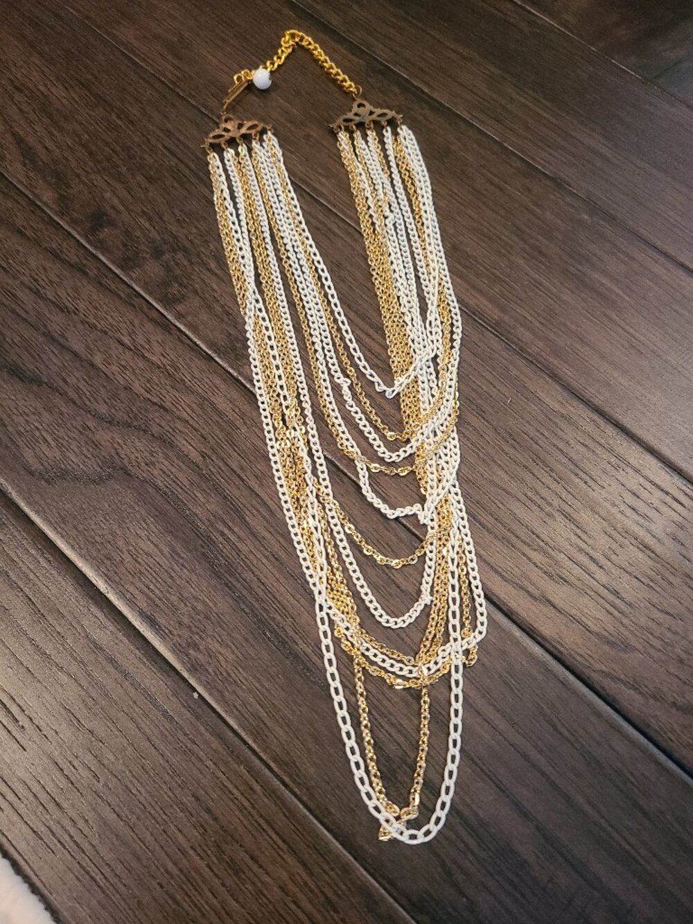 Vintage 1970s necklace - white and gold coloured